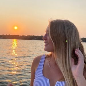 Meet your Posher, Ella